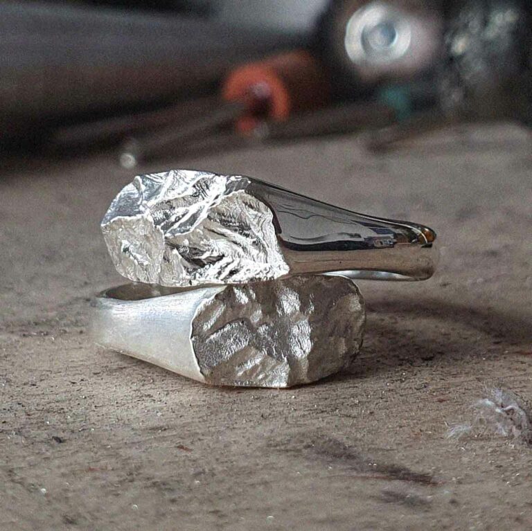 Bijou montagne du Monte Cinto brut de fonte et poli miroir